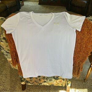 Under Armour V-neck t-shirt, light purple, breathable. Size x-small. Lightweight